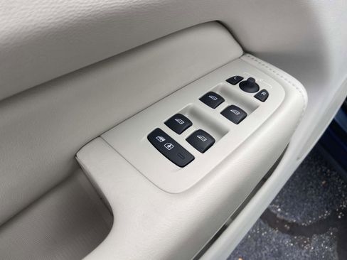 Certified 2023 Volvo XC60 B5 Plus w/ Protection Package Premier image 21