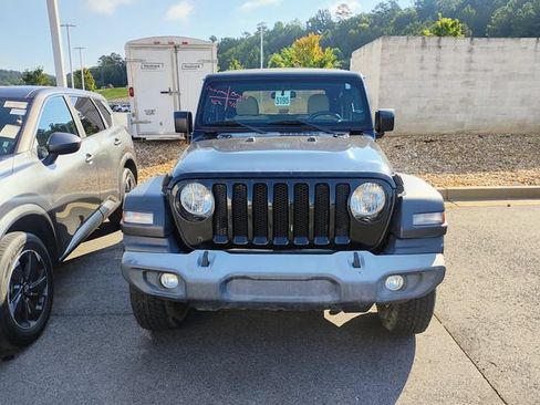 Used 2018 Jeep Wrangler Sport AWD/4WD image 2