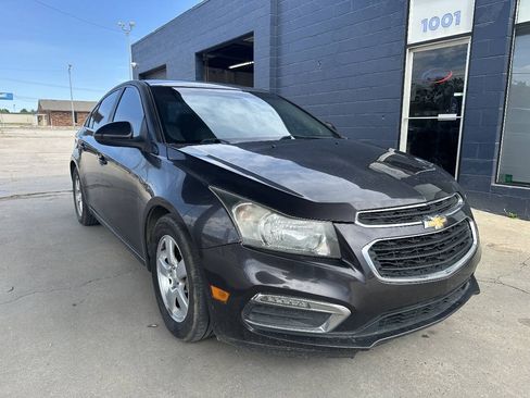Used 2015 Chevrolet Cruze LT FWD image 2