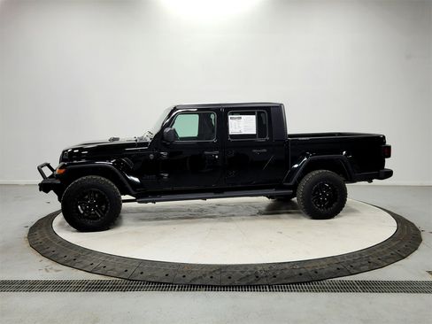 Used 2022 Jeep Gladiator Sport image 4