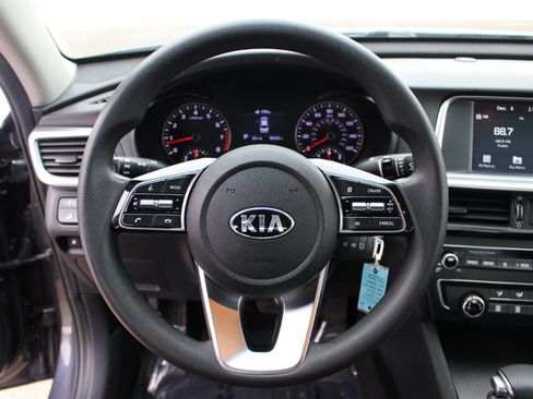 Used 2019 Kia Optima LX image 18