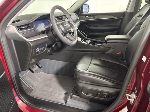 Used 2023 Jeep Grand Cherokee Limited AWD/4WD image 14