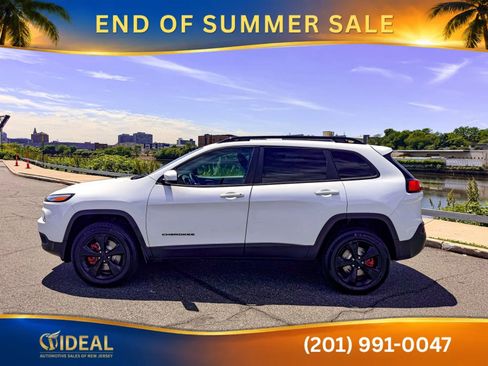 Used 2016 Jeep Cherokee Latitude w/ Cold Weather Group AWD/4WD image 4