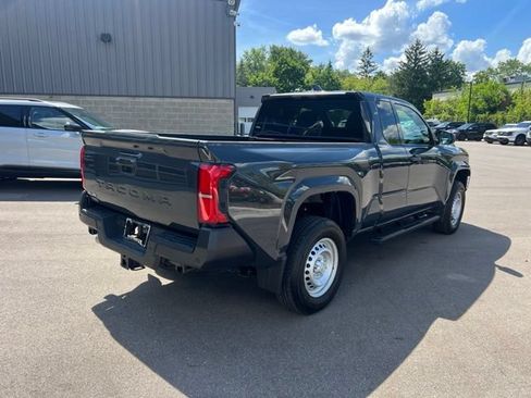 Used 2025 Toyota Tacoma SR w/ SR Upgrade Package AWD/4WD image 5