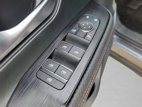 Used 2025 Nissan Kicks SR FWD image 13