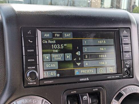 Used 2017 Jeep Wrangler Freedom Edition image 16