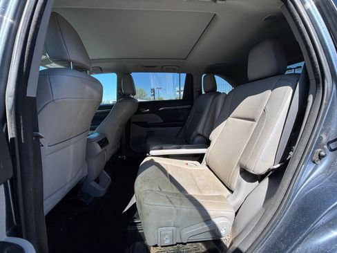 Used 2018 Toyota Highlander Limited Platinum AWD/4WD image 17