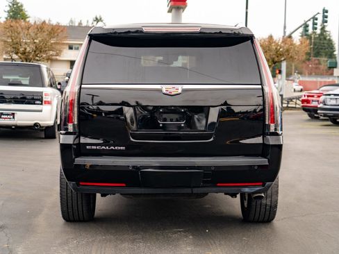 Used 2017 Cadillac Escalade Platinum AWD/4WD image 12