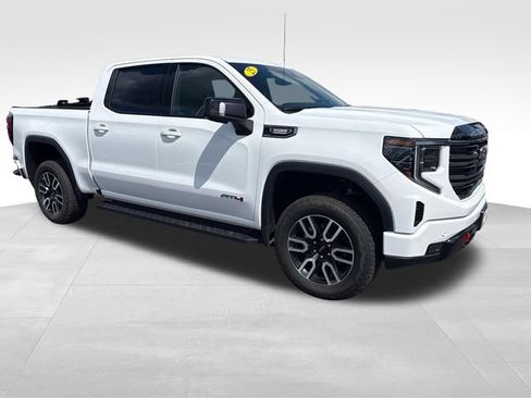 Used 2025 GMC Sierra 1500 AT4 w/ Technology Package AWD/4WD image 8