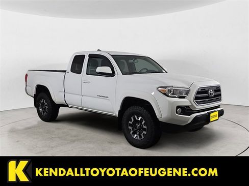 Used 2017 Toyota Tacoma SR5 image 7