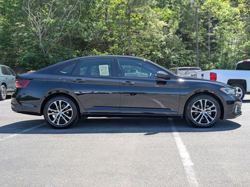 Used 2024 Volkswagen Jetta Sport image 10