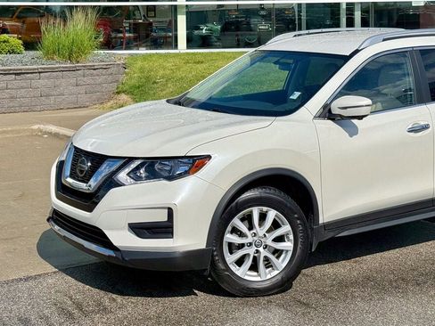 Used 2018 Nissan Rogue SV w/ Premium Package AWD/4WD image 2