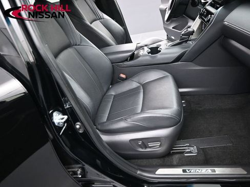 Used 2021 Toyota Venza XLE image 15