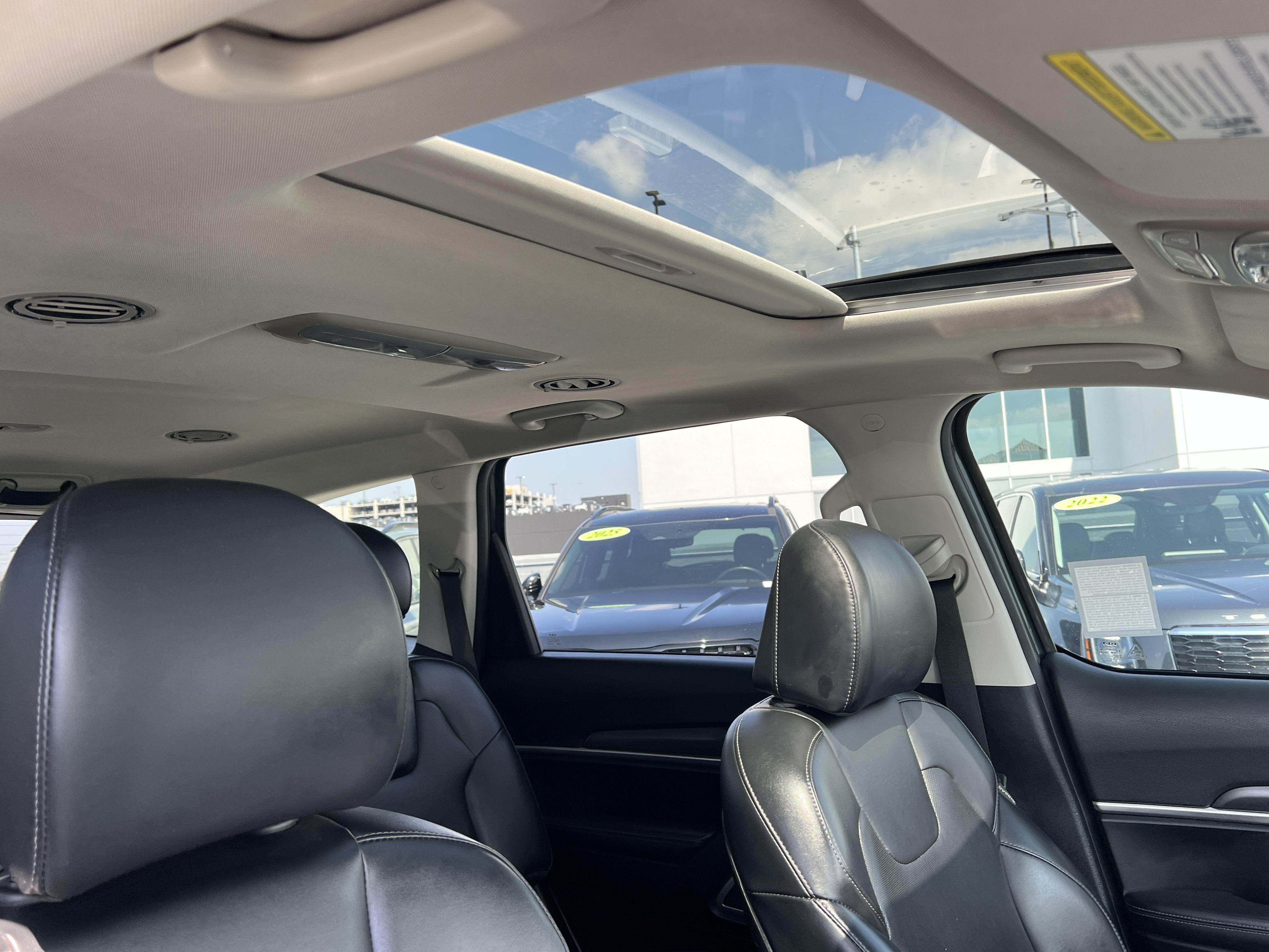 Used 2022 Kia Telluride S FWD image 17