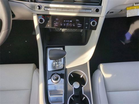 Certified 2025 Genesis G70 2.5T image 22