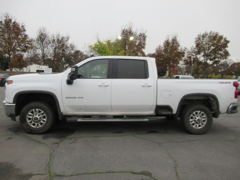 Used 2020 Chevrolet Silverado 2500 LT image 2