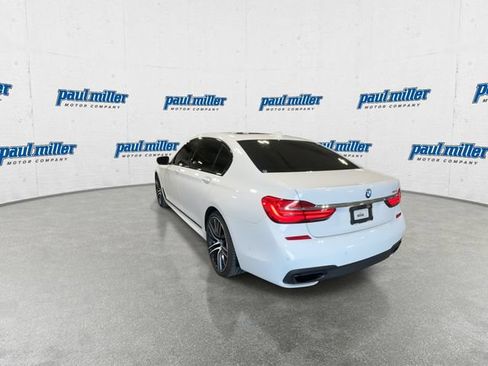 Used 2018 BMW 750i RWD image 9