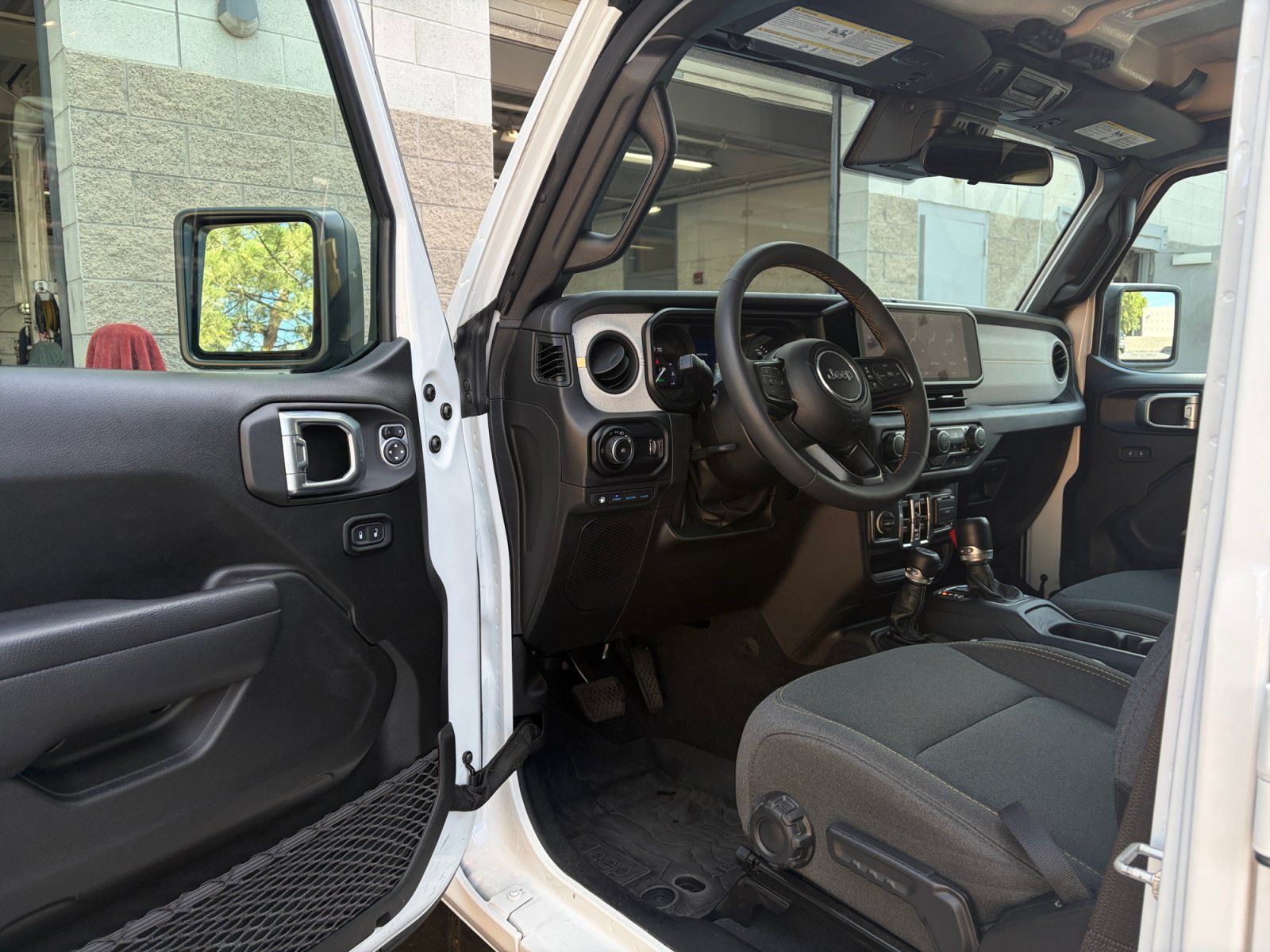 Used 2024 Jeep Wrangler Unlimited w/ Convenience Group AWD/4WD image 10