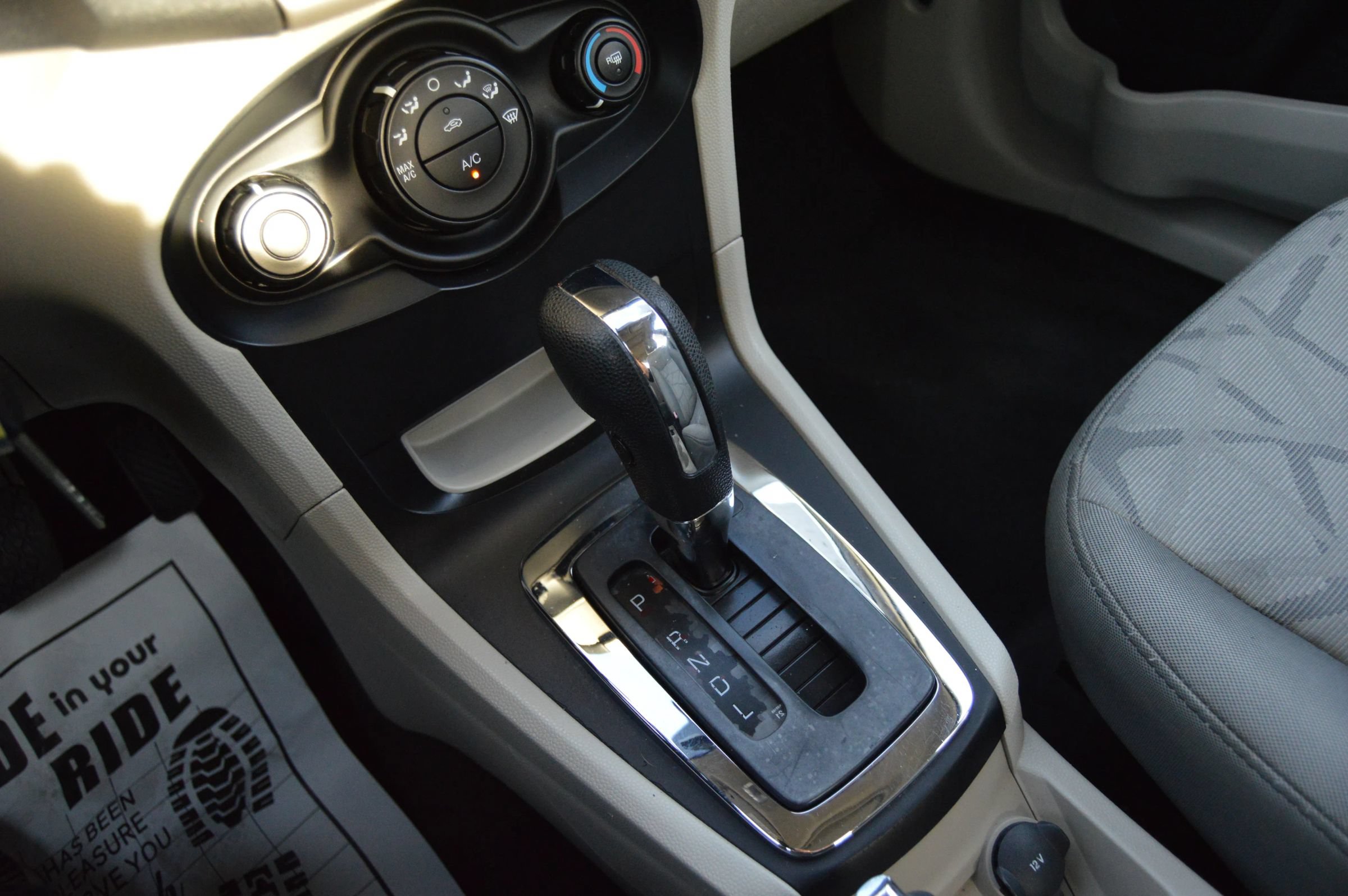 Used 2013 Ford Fiesta SE w/ Super Fuel Economy Pkg FWD image 15
