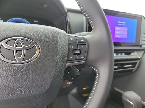 Used 2025 Toyota Camry SE w/ Convenience Package FWD image 24