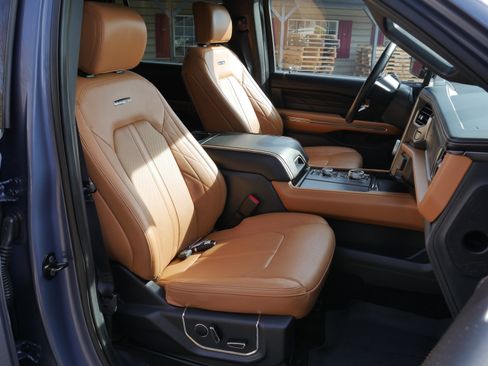 Certified 2023 Ford Expedition Max Platinum image 35