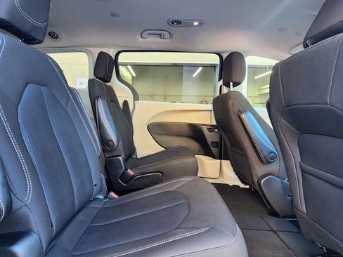 Used 2023 Chrysler Voyager LX FWD image 50
