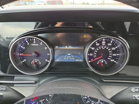 Used 2024 Kia Carnival EX image 16