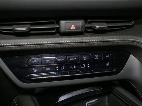 Used 2022 Buick Envision Essence w/ Safety Package FWD image 26
