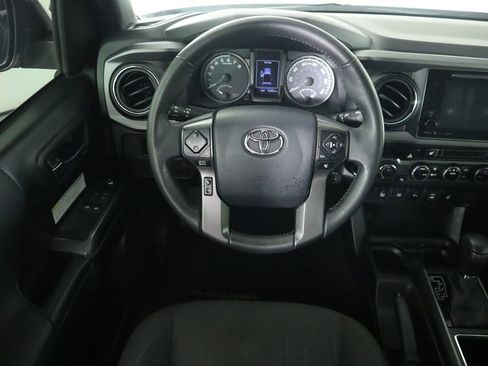 Used 2017 Toyota Tacoma TRD Off-Road image 10