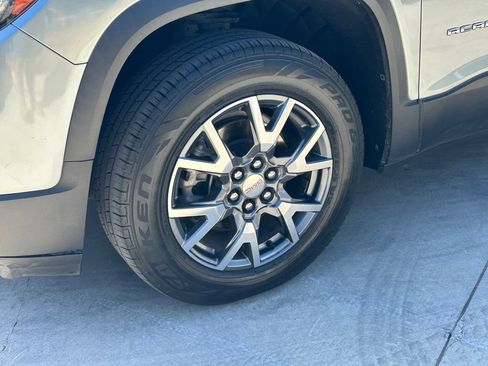 Used 2023 GMC Acadia SLT AWD/4WD image 9