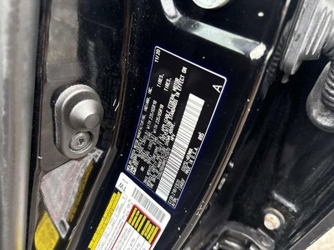 Used 2021 Toyota Highlander XLE image 28