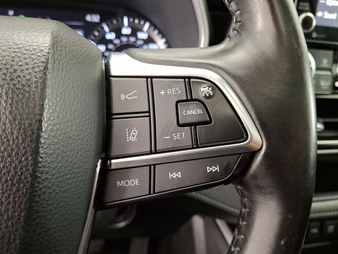 Used 2021 Toyota Highlander XLE AWD/4WD image 10