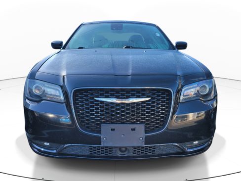 Used 2018 Chrysler 300 S w/ 300S Premium Group AWD/4WD image 2