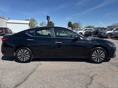 Used 2024 Nissan Altima 2.5 SV image 8