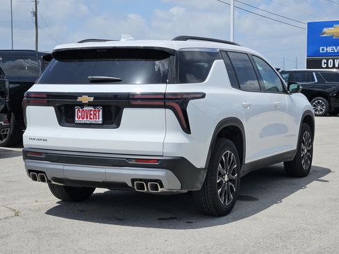 New 2026 Chevrolet Traverse LT w/ Sun and Wheel Package FWD image 3