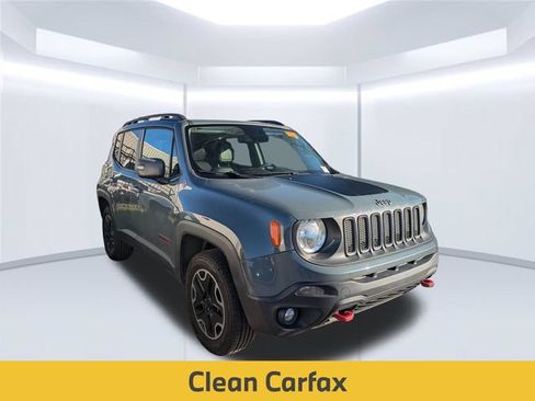 Used 2017 Jeep Renegade Trailhawk w/ Premium Trailhawk Package AWD/4WD image 2