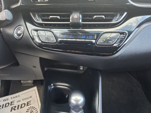 Used 2018 Toyota C-HR XLE FWD image 31