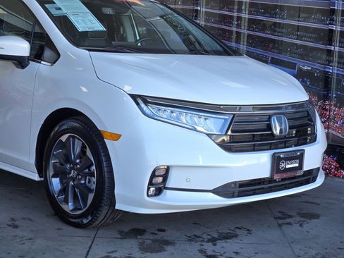 Used 2022 Honda Odyssey Elite image 2