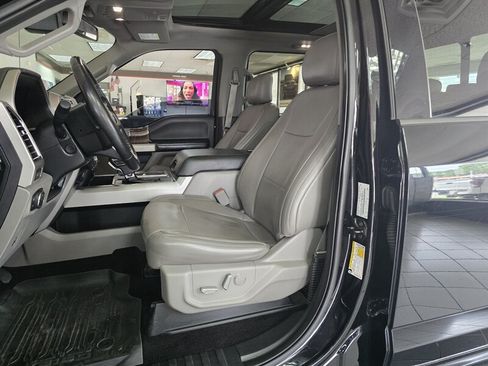 Used 2017 Ford F150 Lariat w/ Equipment Group 502A Luxury AWD/4WD image 9