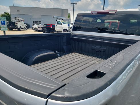 Used 2021 Chevrolet Silverado 2500 Custom w/ Custom Value Package AWD/4WD image 18