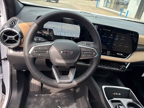 New 2026 Chevrolet Equinox ACTIV w/ Convenience Package III AWD/4WD image 19