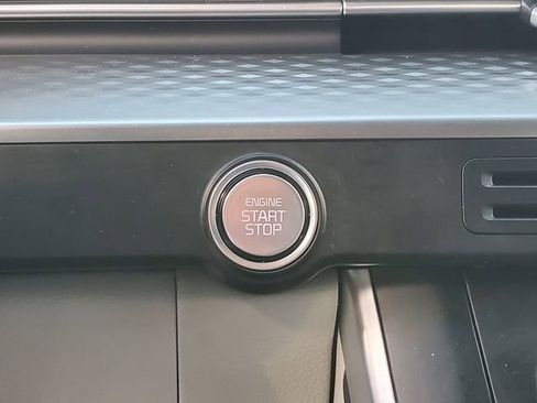 Used 2024 Kia Carnival LX image 28