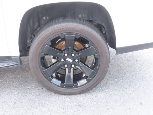 Used 2017 Cadillac Escalade ESV 2WD image 18
