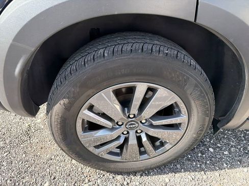 Used 2025 Nissan Pathfinder SV AWD/4WD image 17