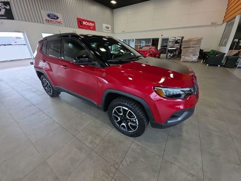 Used 2024 Jeep Compass Trailhawk w/ Trailhawk Elite Group AWD/4WD image 5