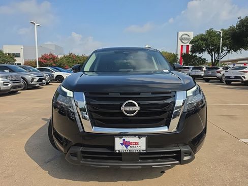 Used 2025 Nissan Pathfinder SV FWD image 2