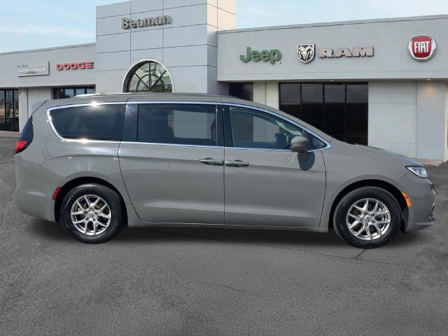 Certified 2021 Chrysler Pacifica Touring FWD image 8