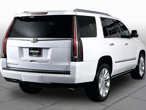 Used 2020 Cadillac Escalade Platinum RWD image 12