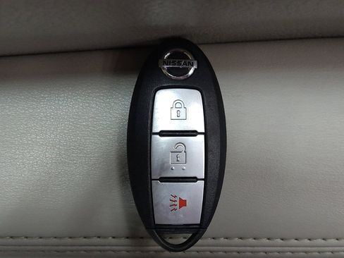 Used 2018 Nissan Rogue Sport SV AWD/4WD image 32