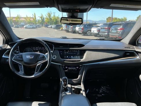 Used 2017 Cadillac XT5 Platinum w/ Driver Assist Package AWD/4WD image 29